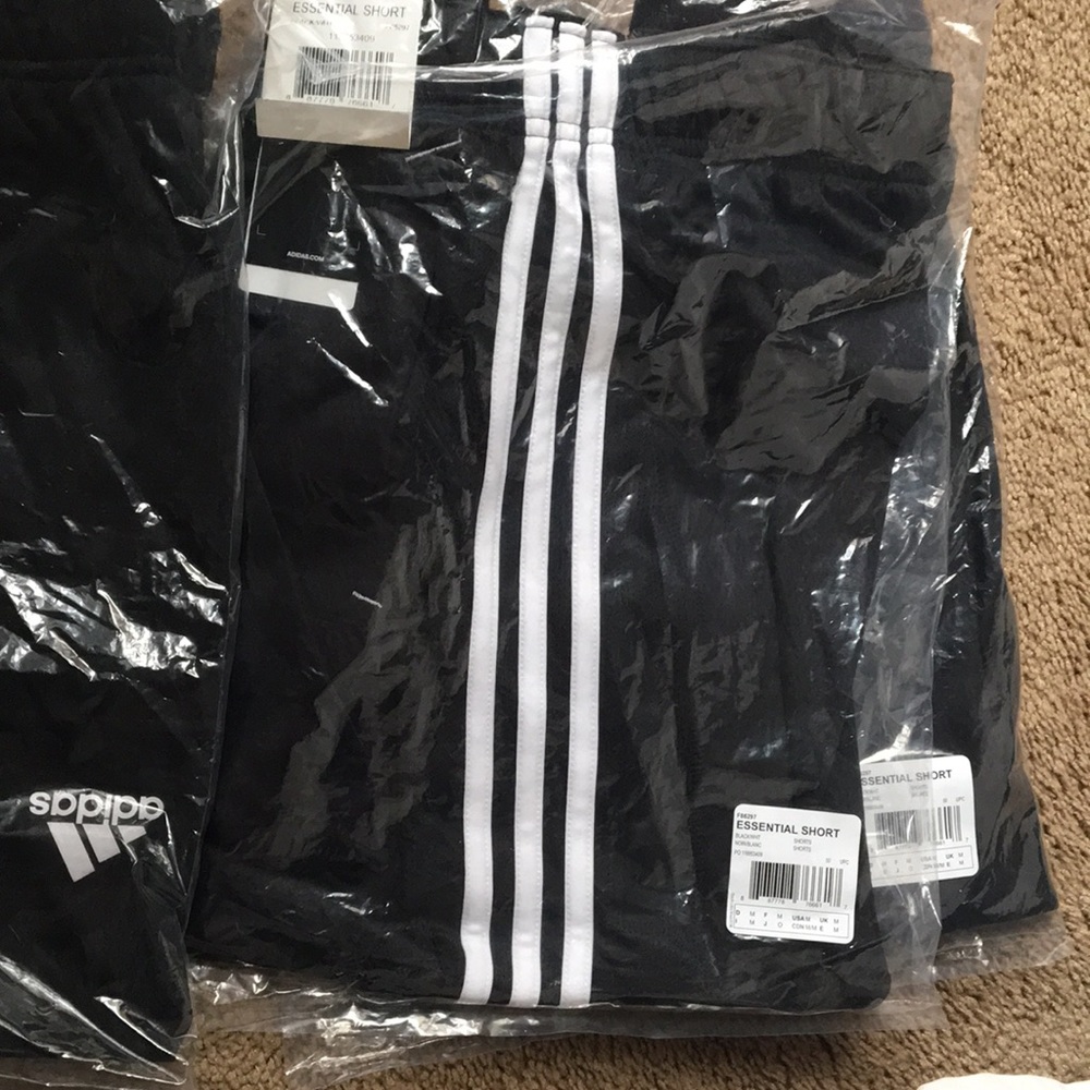 Men’s Adidas Essentials shorts Black white Stripe - Picture 5 of 8